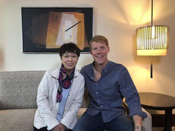 【李响专栏】米卢的假胡子和拉拉斯的真头发