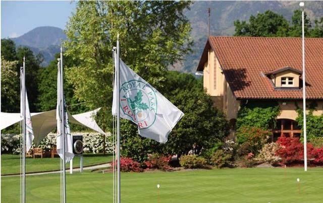 孔蒂纳萨的行政总部正式与尤文进行签约,随后他将在训练基地同部分新