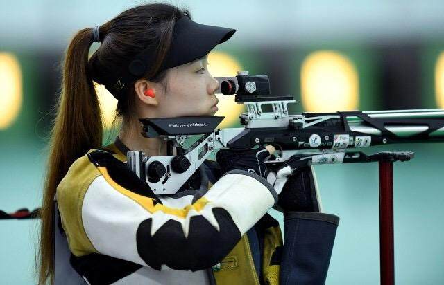 称霸女子10米气步枪赵若竹笑称站上幸运靶位