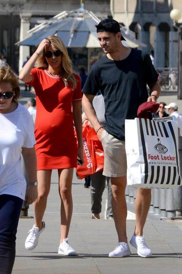 在英超第2轮面对阿森纳的比赛中,莫拉塔强突摆脱穆斯塔菲,攻破切赫