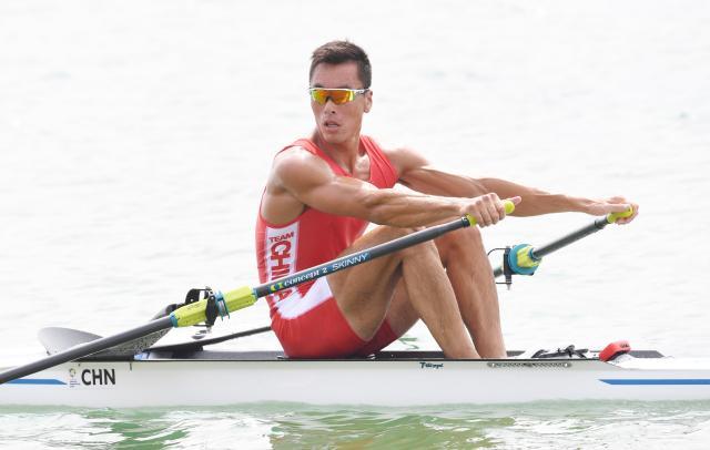 女子水球比赛中,湖南运动员彭林,熊敦瀚,瞿颖和郭宁领衔的中国队以五