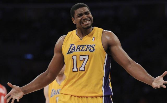 据名记shams报道,前洛杉矶湖人队冠军中锋安德鲁·拜纳姆本周在湖人队