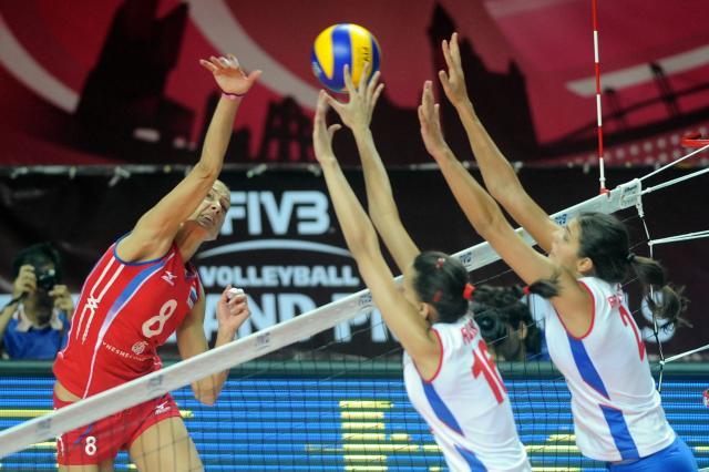 要面对同组的意大利,土耳其女排,交叉循环赛中将会遇到的美国女排外,c