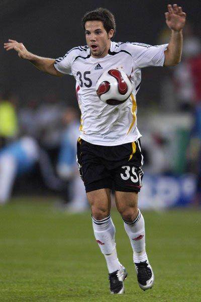 2006年10月,曾被寄予厚望的马德伦就在2比0战胜格鲁吉亚的比赛中上演