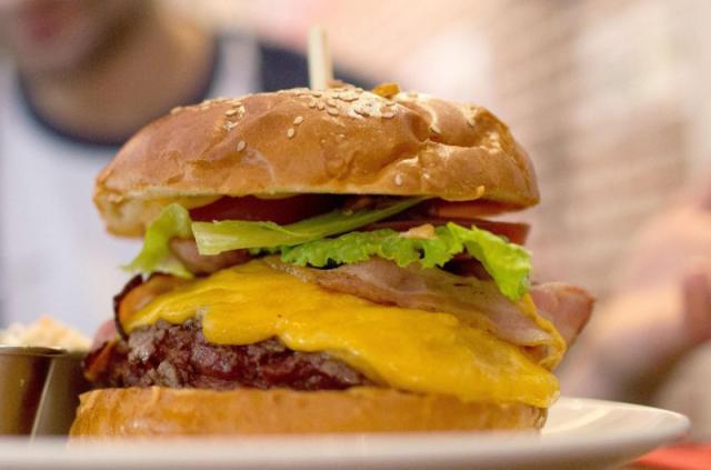 zlatan-burger-e1459943681801.jpg