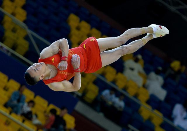 肖若腾全能卫冕一片荆棘 中国双杠最稳单杠冲内村