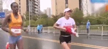 1542692462435006392.gif 扔国旗1.gif