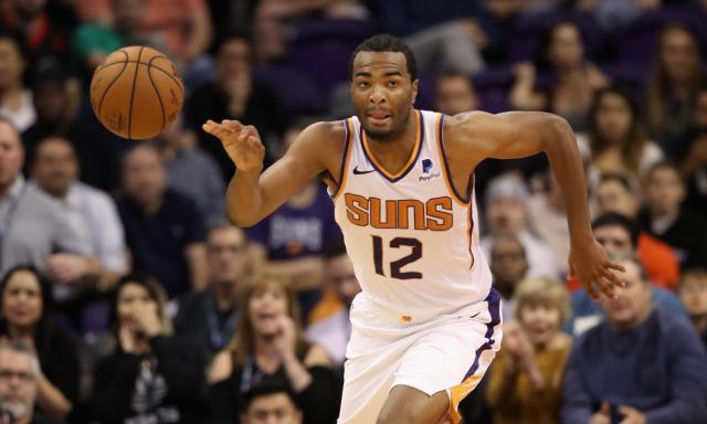 先别急着下结论,看看太阳队的侧翼t.j.沃伦吧.