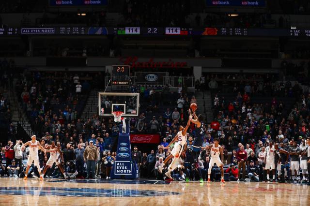 现场罗斯又是救世主直击森林狼赛后更衣室