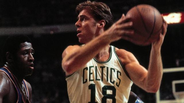 dave cowens shoots vs knicks.jpg