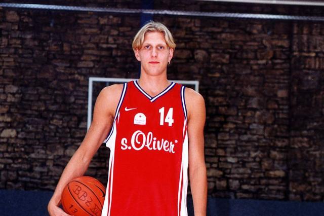 女篮球员引起了小德克的注意,小姑娘名叫塞比莉&middot;盖勒(sybille