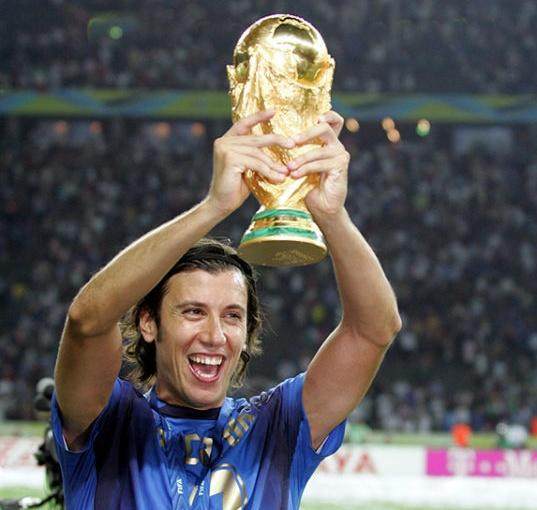 扎卡尔多宣布退役他的乌龙球成就了伟大左后卫