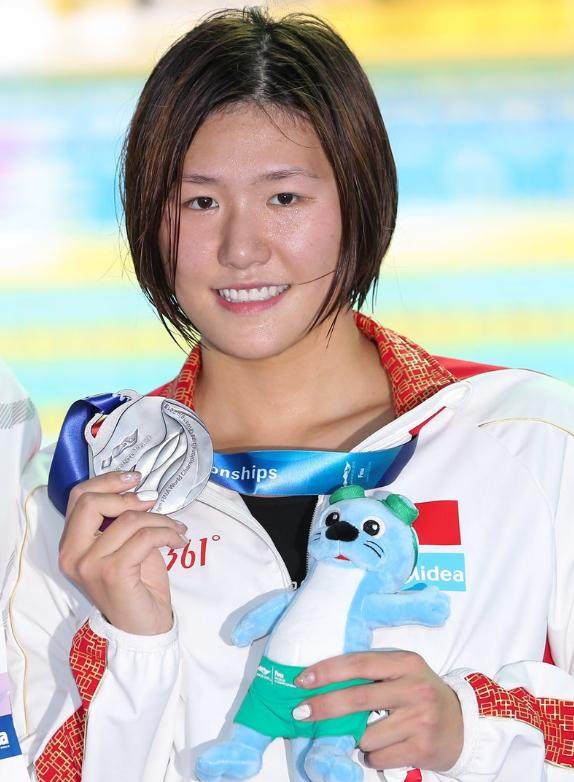 【夜读】多年沉浮再登大赛领奖台,小叶子终于归来了