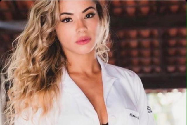 国米皇帝阿德里亚诺有了新女友她美若天仙