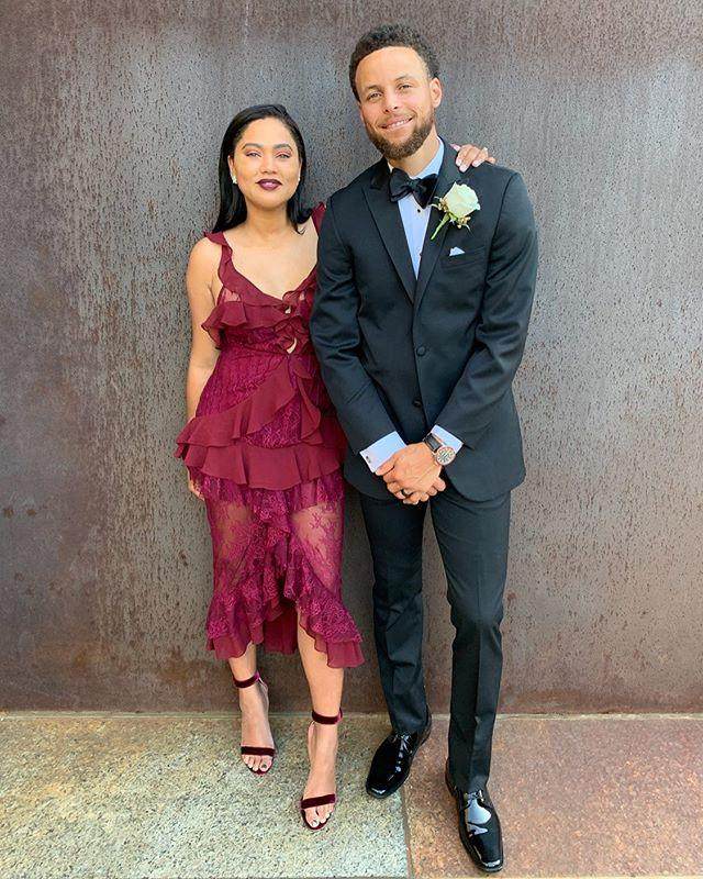 羞色nba丨七夕库里夫妇结婚八年还在互开黄腔