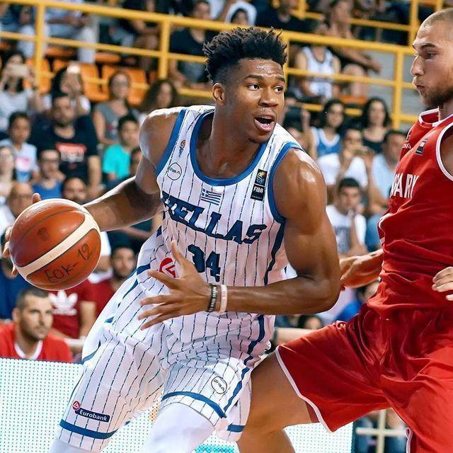 正文字母哥在8月10日的热身赛率领希腊男篮以83比59击败匈牙利男篮,他