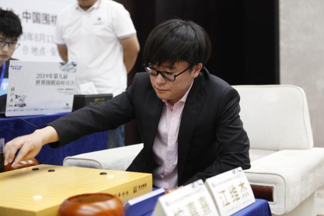 世界围棋巅峰对决:柁嘉熹一路好运笑到最后