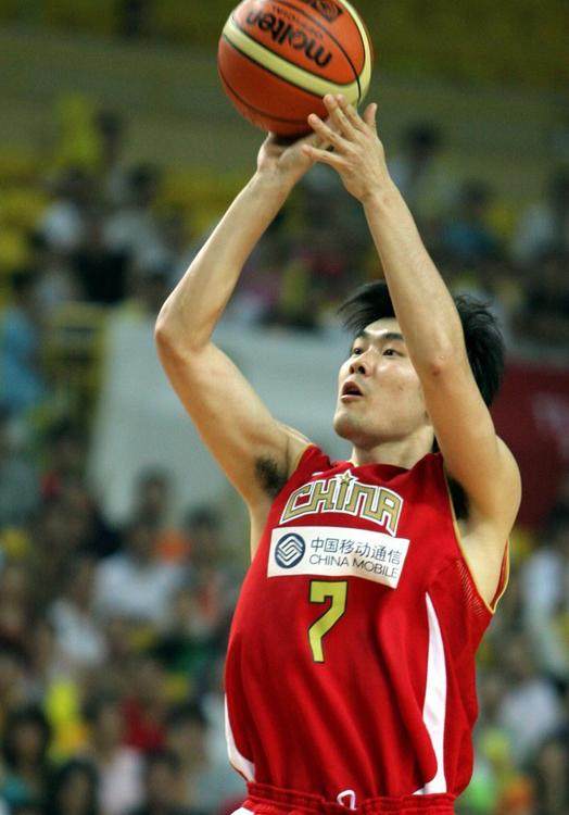 专访王仕鹏:男篮不缺射手缺信心 归化治标不治本