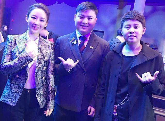 letme携手潘晓婷现场观看lpl比赛引热议