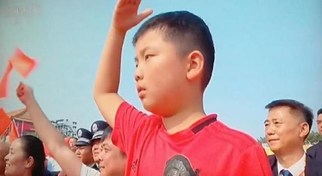 一脸呆萌小学生:碰瓷大招 @猿类克星:金鸡独立别人不敢正面贴身防守