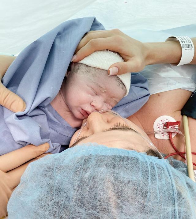 马尔基尼奥斯第二次做父亲妻子给他生了个胖儿子