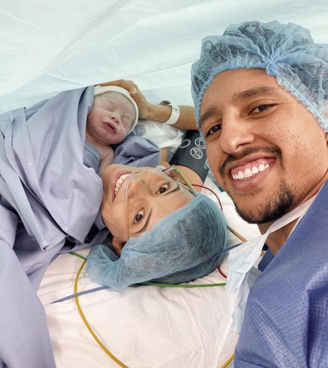 马尔基尼奥斯第二次做父亲妻子给他生了个胖儿子