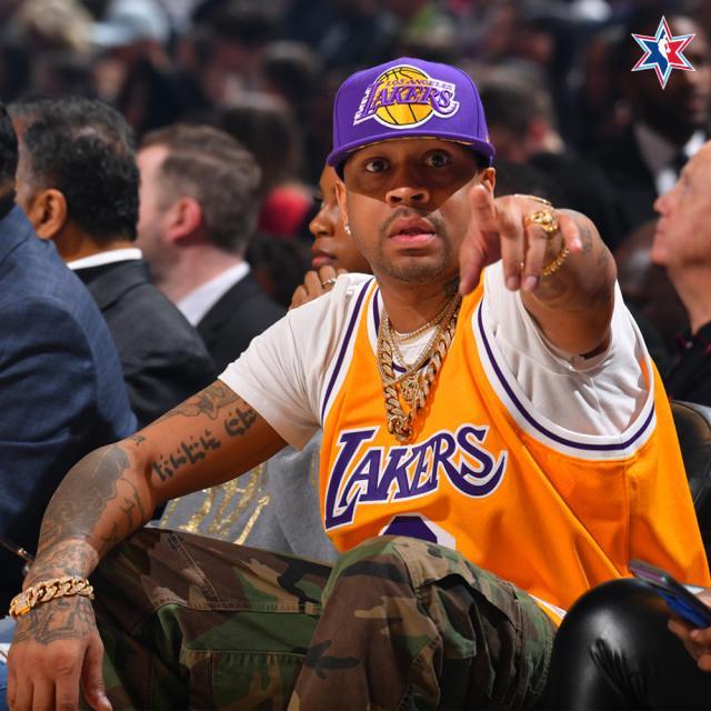 看到他在费城主场为前东家助威,本届芝加哥全明星赛也有艾弗森的身影