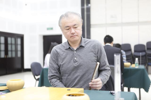 依田纪基遭日本棋院停赛表态不惜切腹道歉