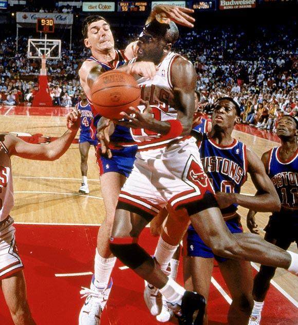 michael-jordan-bill-laimbeer-flagrant-foul.jpg