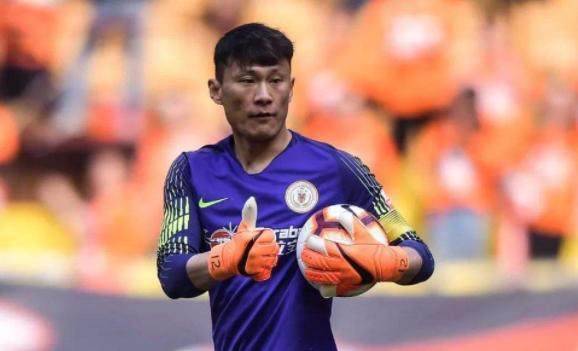 人,配以门将张烈,后卫刘健,杜文洋以及中前场的曹永竞等几位骨干力量