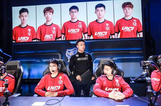 劳动节特辑丨裁判郝志尊:电竞赛场的"蜻蜓队长"