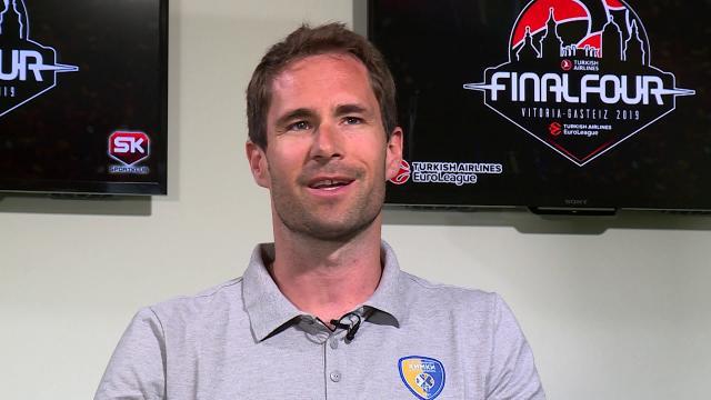 与东契奇训练师一对一,卢卡的身材真的严重走样?