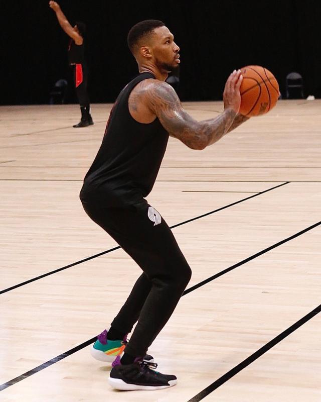 利拉德30岁生日只许一个愿:别在迪士尼浪费生命