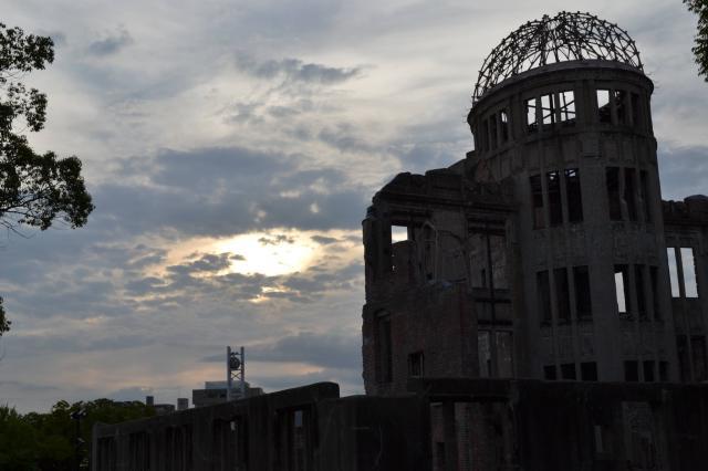 广岛三箭全队穿86号特别球衣 纪念二战结束75周年