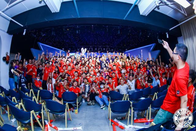 拜仁名宿,如今担任体育董事的萨利哈米季奇也曾在深圳参加过球迷活动