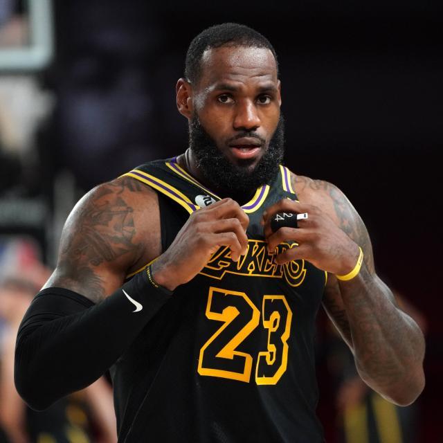 曼巴日不负所望詹姆斯24比8时仿佛科比降临