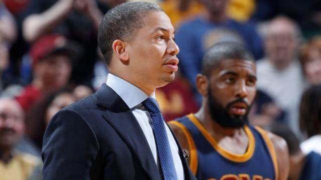 卢指导今夏坐拥卖方市场 700万高薪唾手可得?