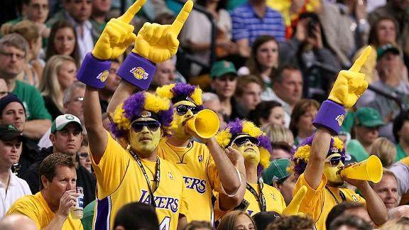 la_g_lakers-fans01jr_576.jpg