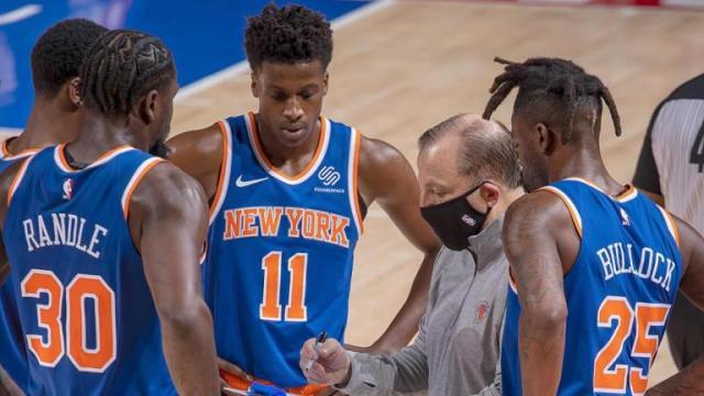 Tom-Thibodeau-Knicks-huddle-768x432.jpg