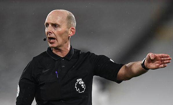 39021754-9228269-Premier_League_referee_Mike_Dean_has_received_death_threats-a-2_1612784021932.jpg