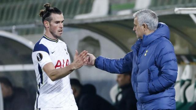 futbol-mundial-mourinho-culpo-al-real-madrid-bajo-rendimiento-gareth-bale-n413848-808x454-958853.jpg