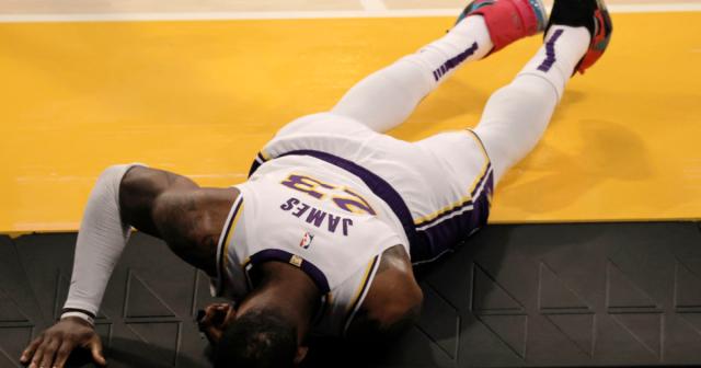 LeBron-James-suffered-chilling-ankle-injury-in-NBA-game.png