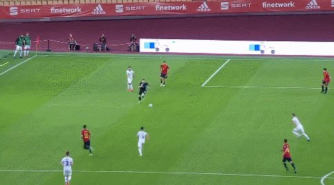 西班牙門將.gif