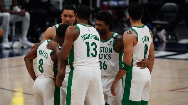 Celtics_huddle_USATSI_15881643.jpg