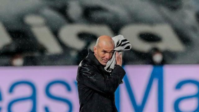 Zinedine-Zidane-insists-Real-Madrid-have-not-thrown-the-towel-990x557.jpeg