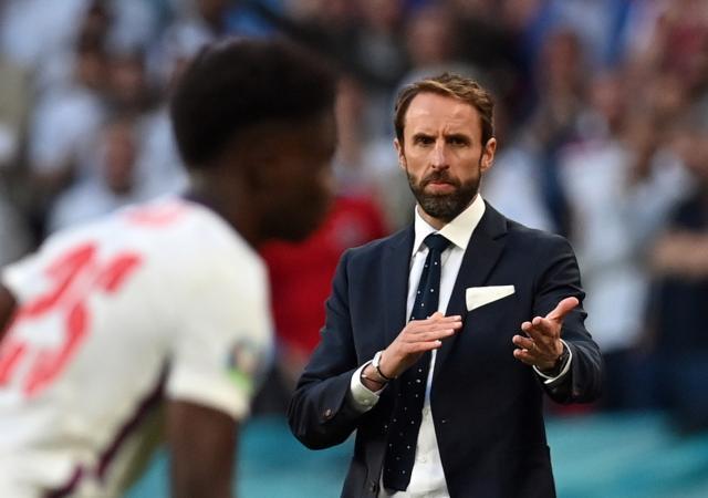 Gareth-Southgate-indicate.jpg