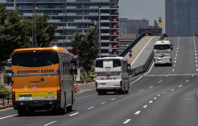 tokyo_buses.jpeg