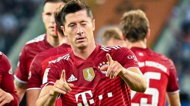 30080-bundesliga-robert-lewandowski-saves-bayern-munich-at-mgladbach.jpg