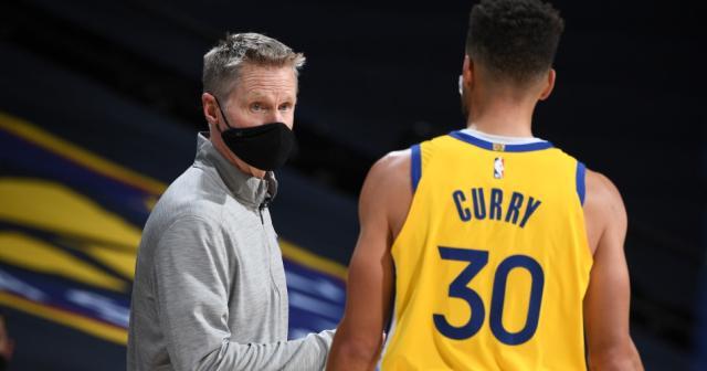 0a4fb4bf-steve-kerr-steph-curry-talk-warriors-getty-images.jpg