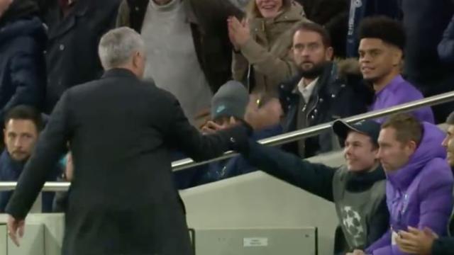 jose-mourinho-ball-boy.jpg